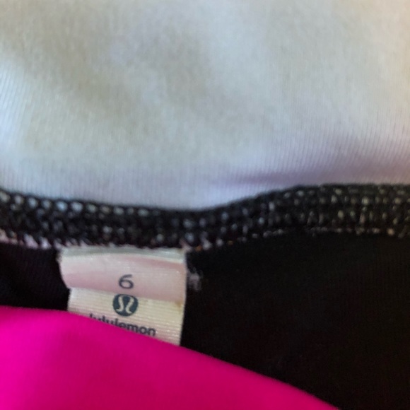 Lulu Lemon yoga shorts - Picture 3 of 3